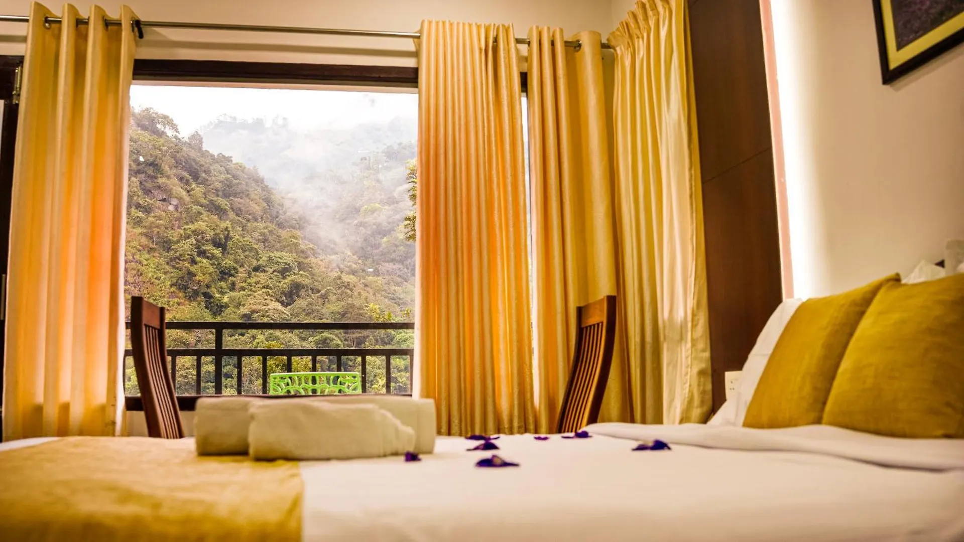 Отель The Cascade Munnar Anachal