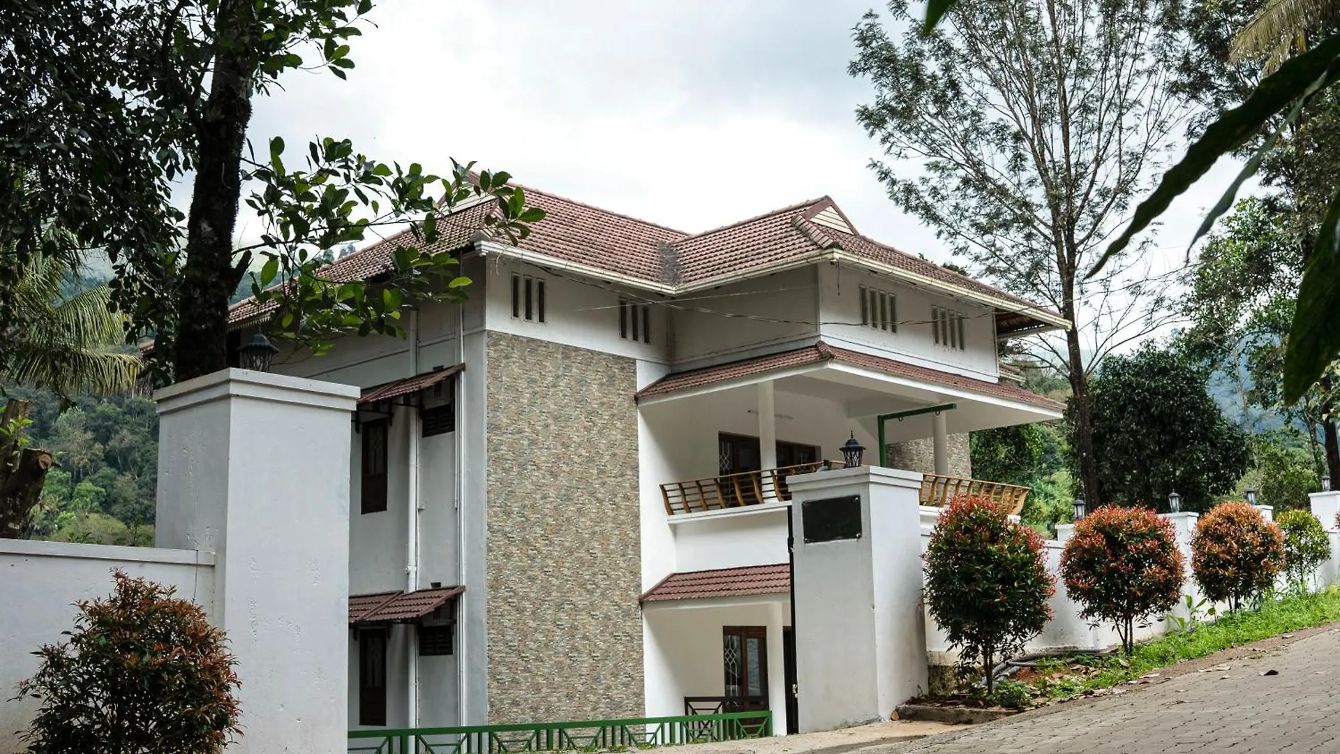 Отель The Cascade Munnar Anachal